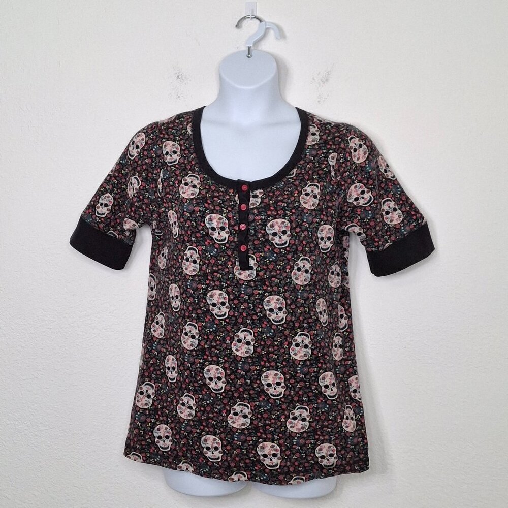Torrid Floral Floral Thermal Henley Top Sz 1 Vintage Y2K Grunge Skulls